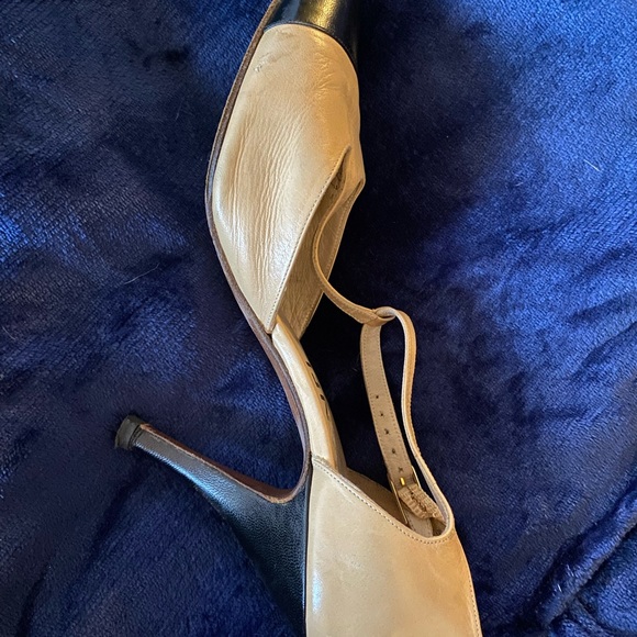 Chanel pointed toe lamb skin tan and dark brown 3 1/2 inch heel - Picture 5 of 12